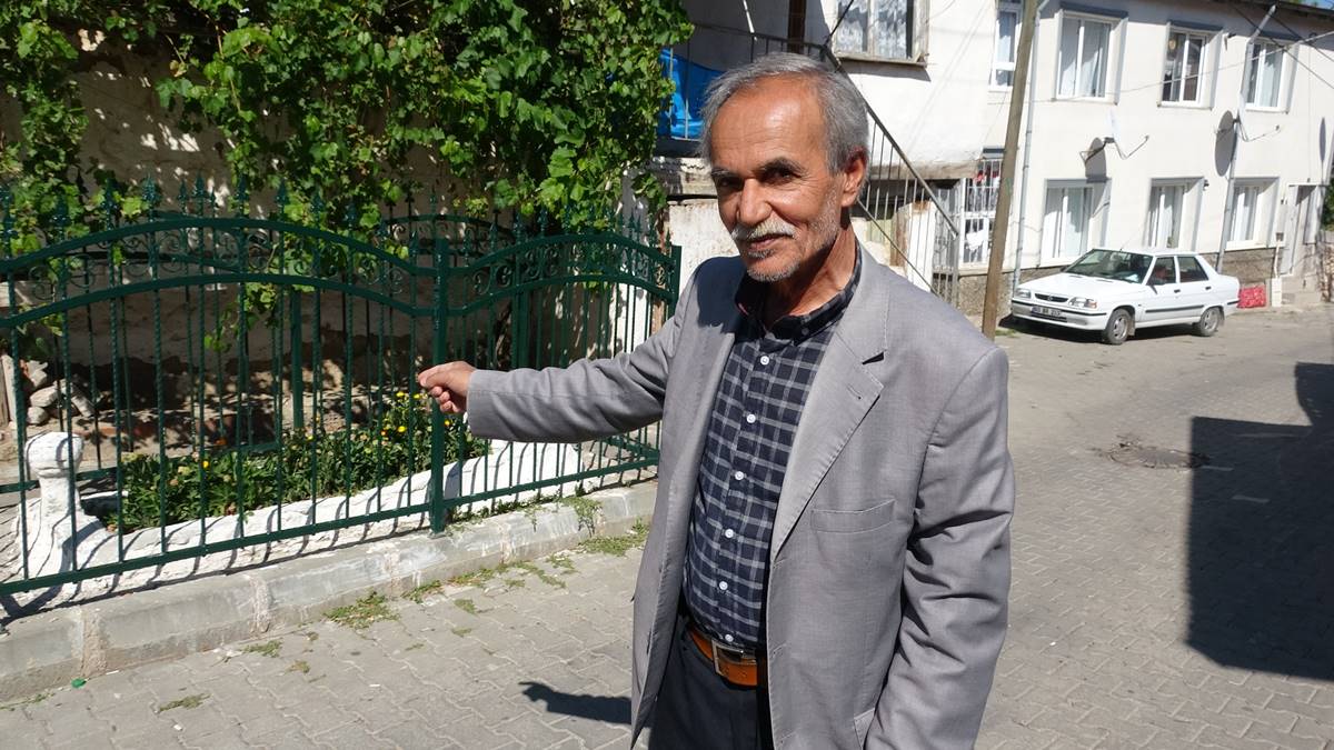 bu-mezar-bir-asirdir-yolun-ortasinda-kime-ait-oldugunu-ise-bilen-yok-8