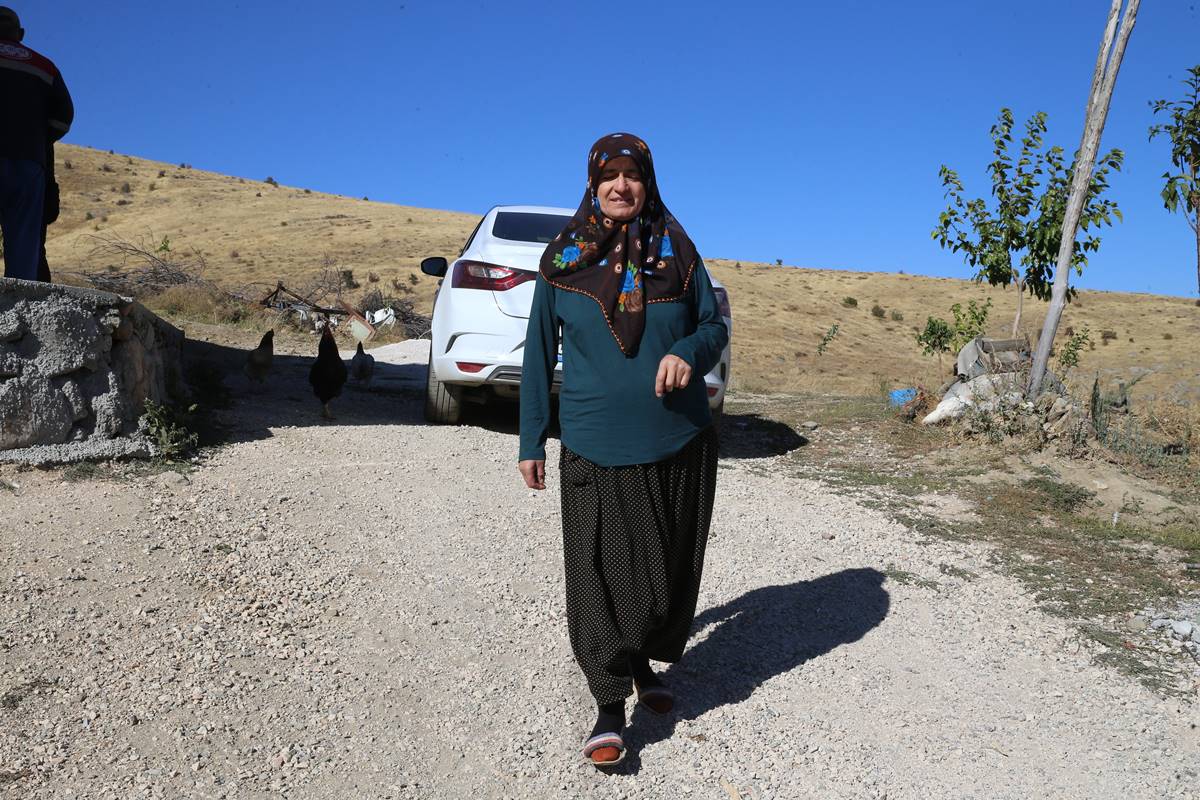deprem-sonrasi-olu-olarak-kayitlara-gecen-kadin-yasadigini-ispatlamaya-calisiyor-5