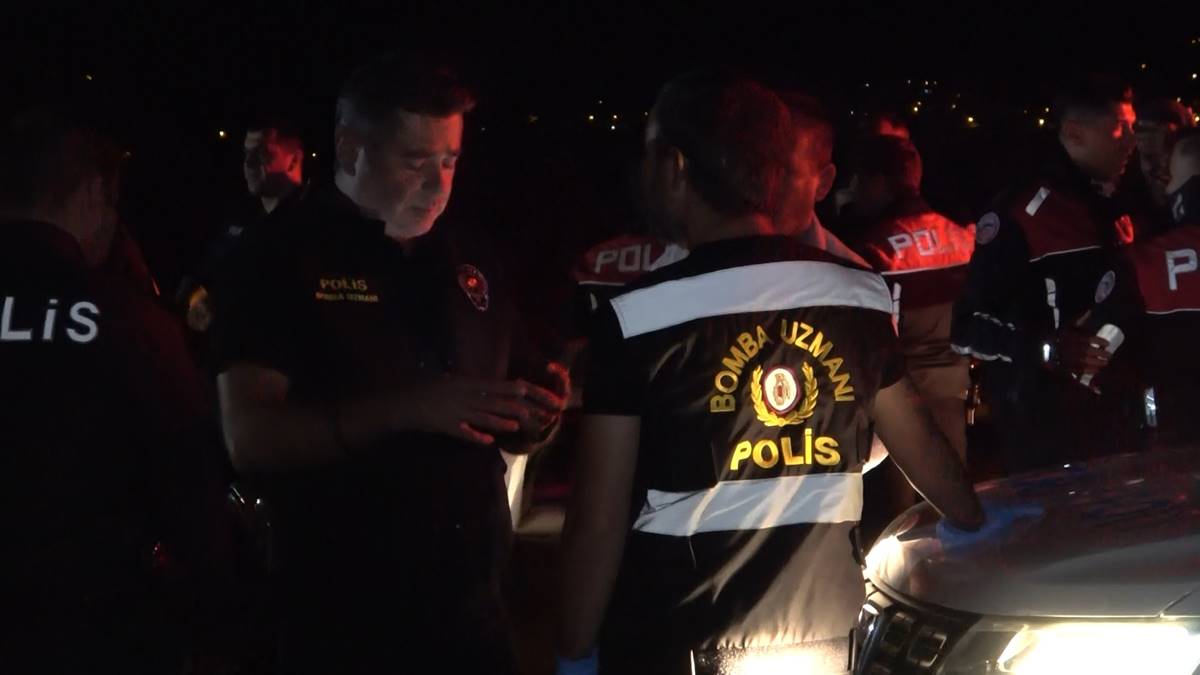 dinamit-yuklu-kamyon-devrildi-bomba-imha-ekipleri-kazaya-mudahale-etti-15