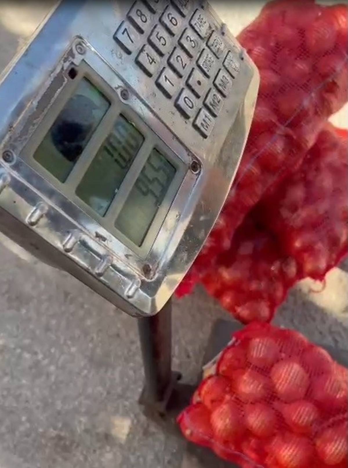 zabita-amiri-sogan-ve-patates-cuvallarini-tartinca-sok-oldu-1