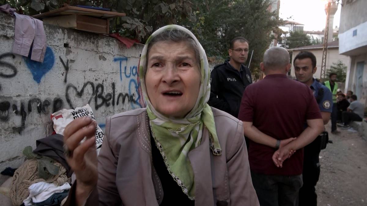 belediye-baskan-adayinin-evinden-15-kamyon-cop-cikti-1