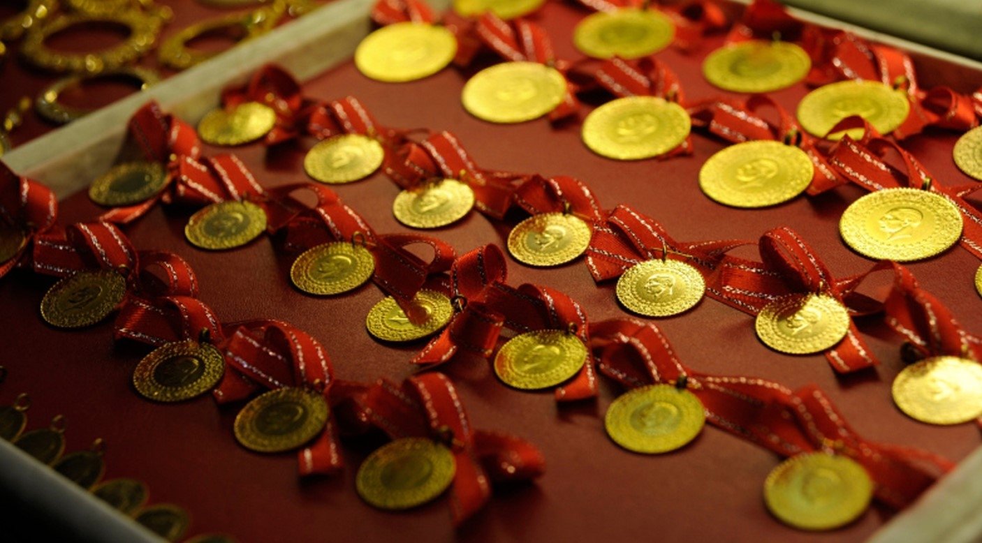 0x0-gram-altin-rekora-kostu-gram-ceyrek-22-ayar-bilezik-ve-cumhuriyet-altini-bugun-ne-kadar-1685524099606