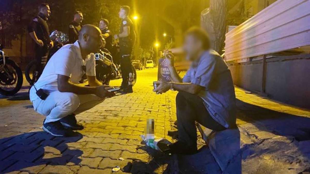 batakliga-saplandim-dedi-tekel-bayii-onunde-alkol-alirken-bulundu-2