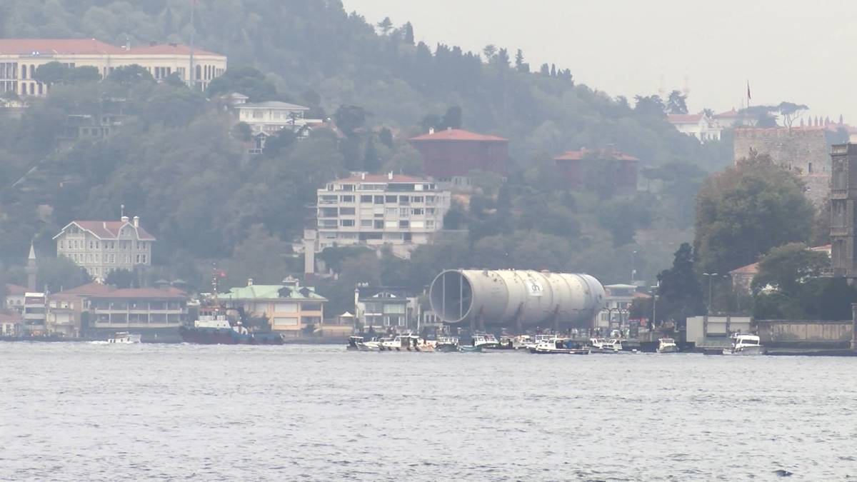 istanbul-bogazindan-sasirtan-gecis-3