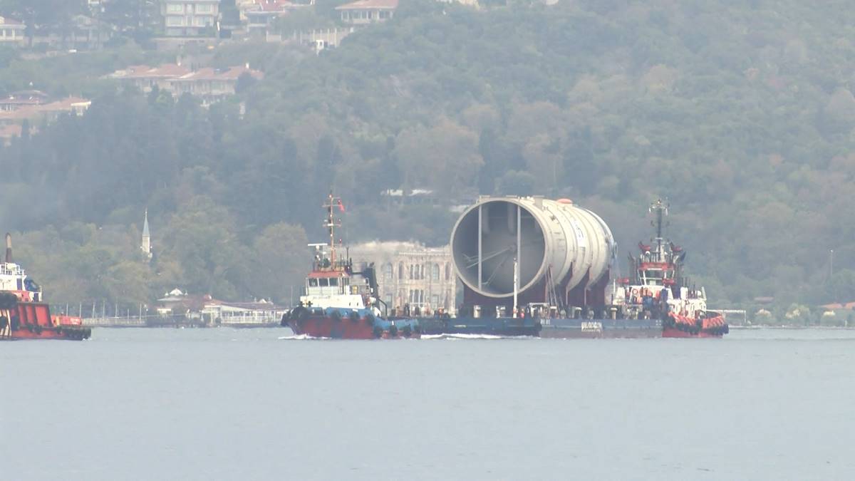 istanbul-bogazindan-sasirtan-gecis-5