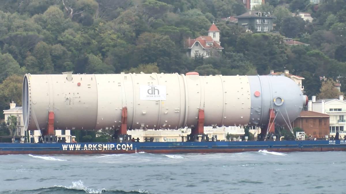 istanbul-bogazindan-sasirtan-gecis-7