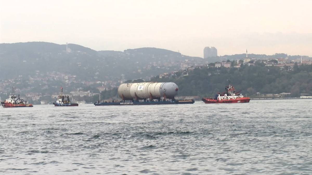 istanbul-bogazindan-sasirtan-gecis-8