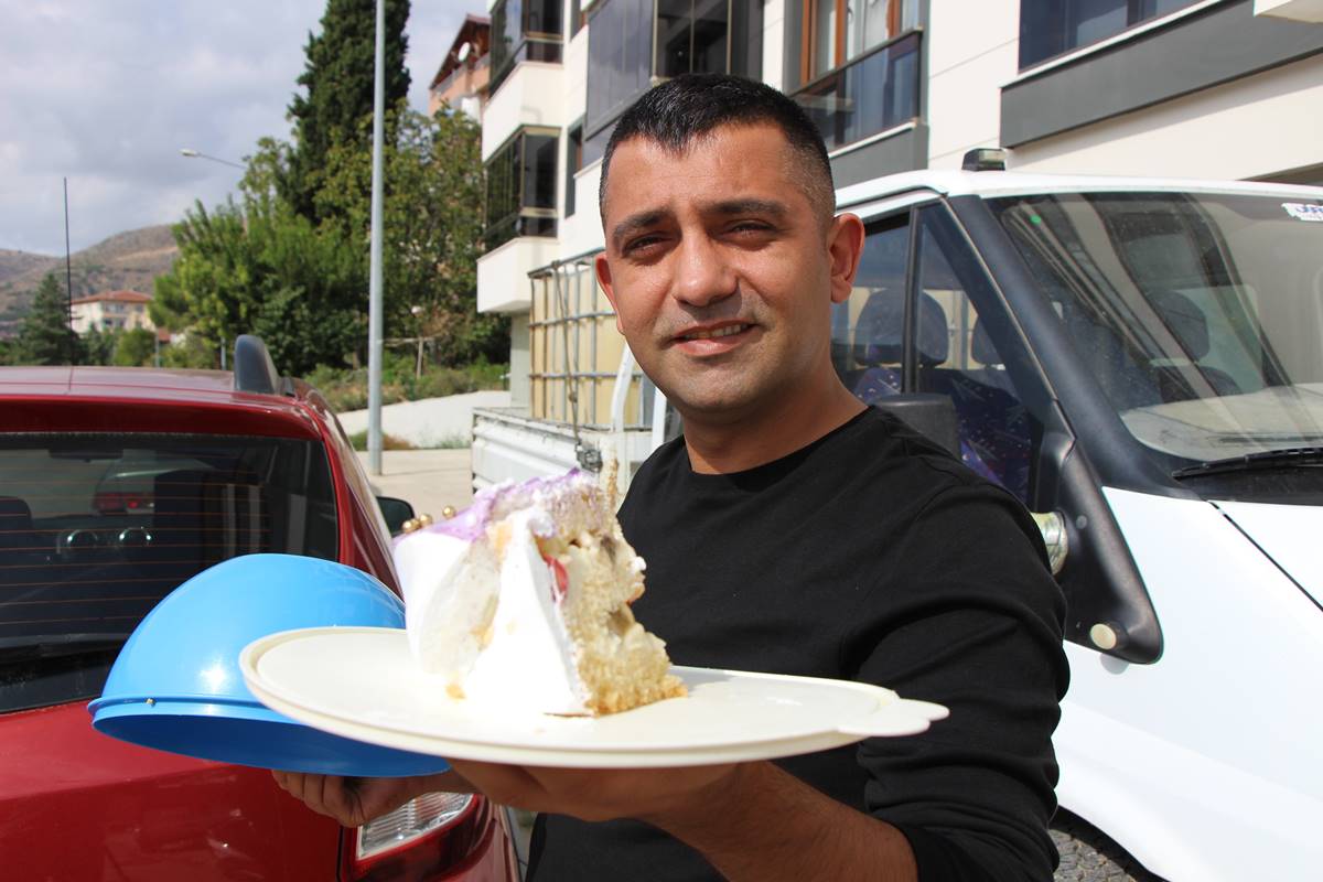 dogum-gunu-pastasi-yiyen-14-kisi-zehirlendi-10