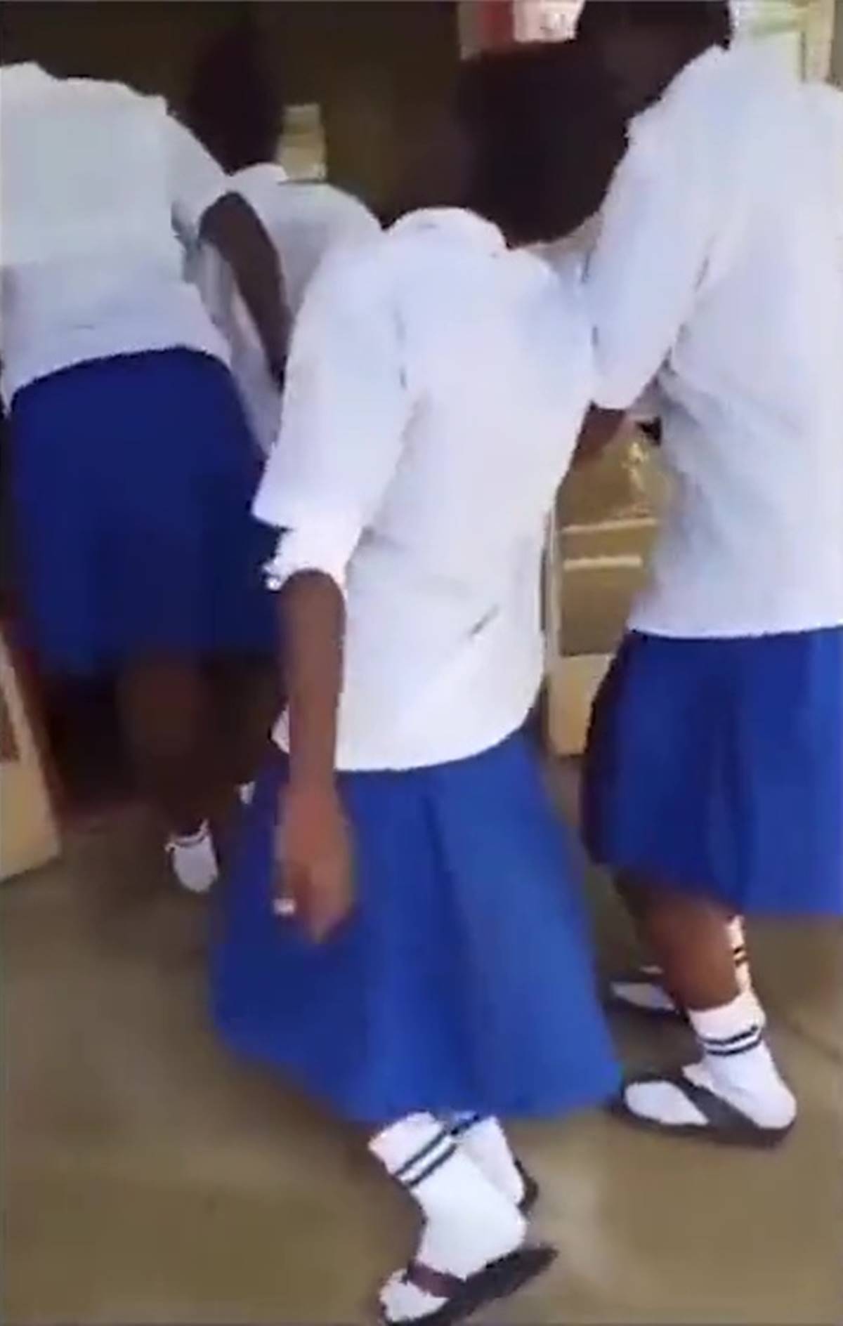 kenya-kiz-ogrenciler-okulda-felc-oldu-2