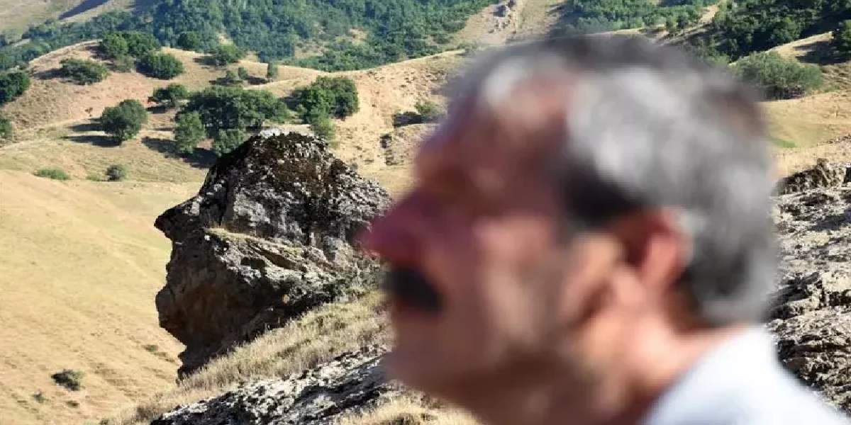 o-tasi-goren-kucuk-dilini-yutuyor-tarihi-eser-sanildi-ama-degil