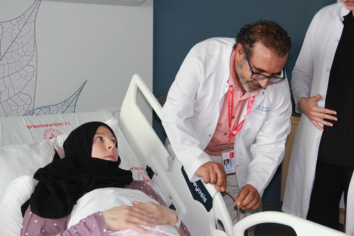 hamile-oldugunu-saniyordu-karnindan-15-kilo-kist-cikti-4