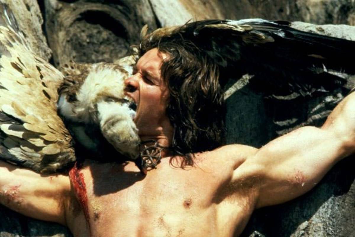 arnold-schwarzenegger-barbar-conan-olu-akbabayi-isiriyor-1