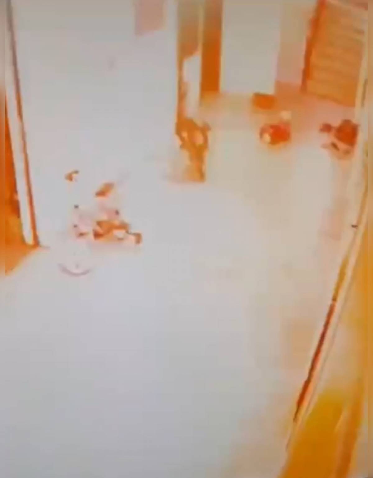 ilaclanan-ev-bomba-gibi-patladi-1