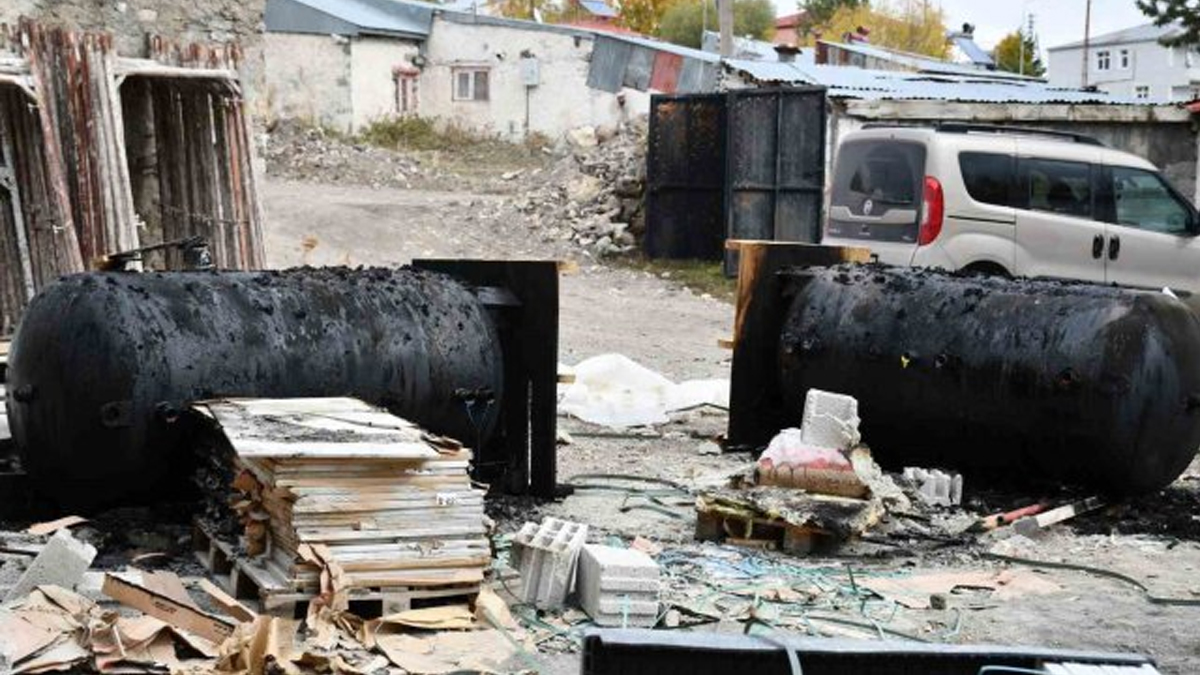 ardahan-otel-insaat-yangin2-spot