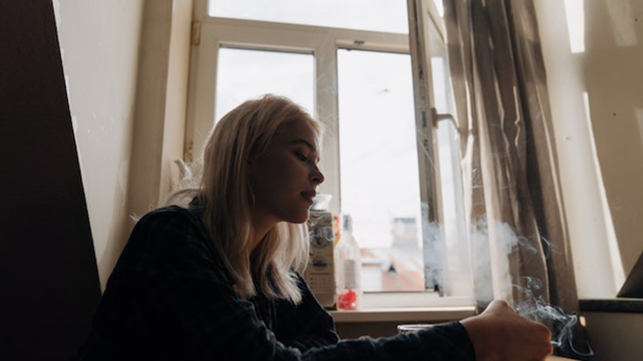 evlerdeki-sigara-kokusunu-yok-edece-lrs3-cover