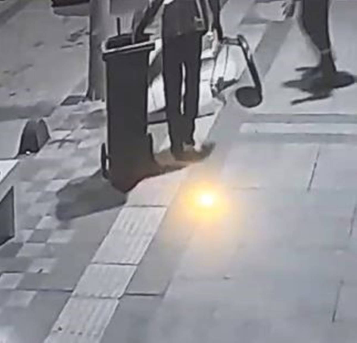 temizlikci-cop-kovasini-kirarken-goruntulendi-2