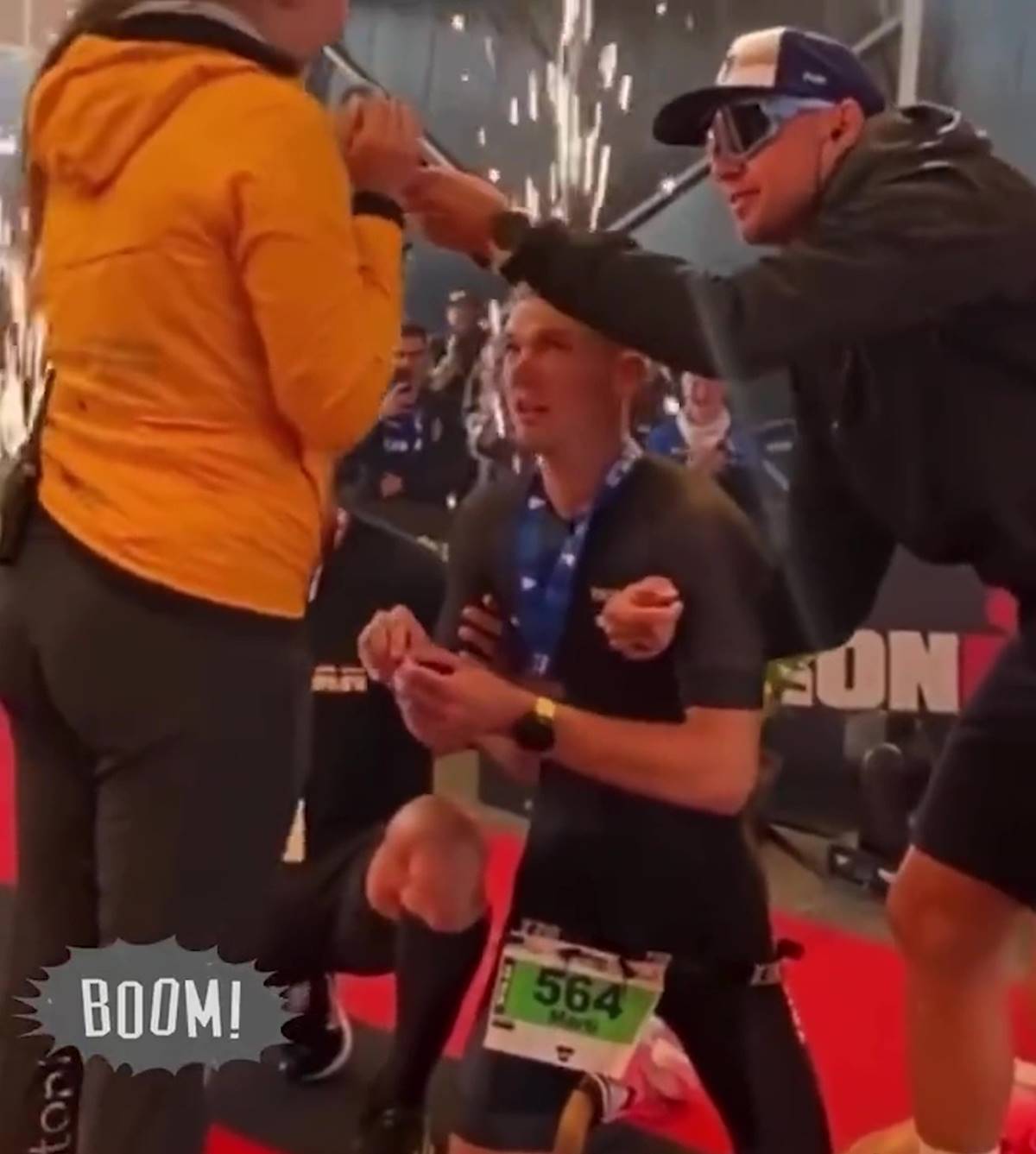 evlenme-teklif-ederken-bacagina-kramp-girdi-yere-yigildi-1