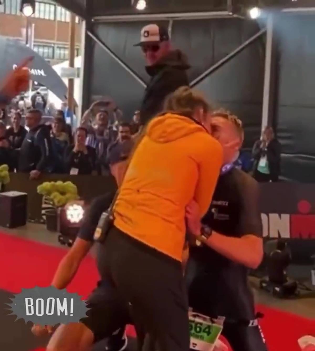 evlenme-teklif-ederken-bacagina-kramp-girdi-yere-yigildi-2