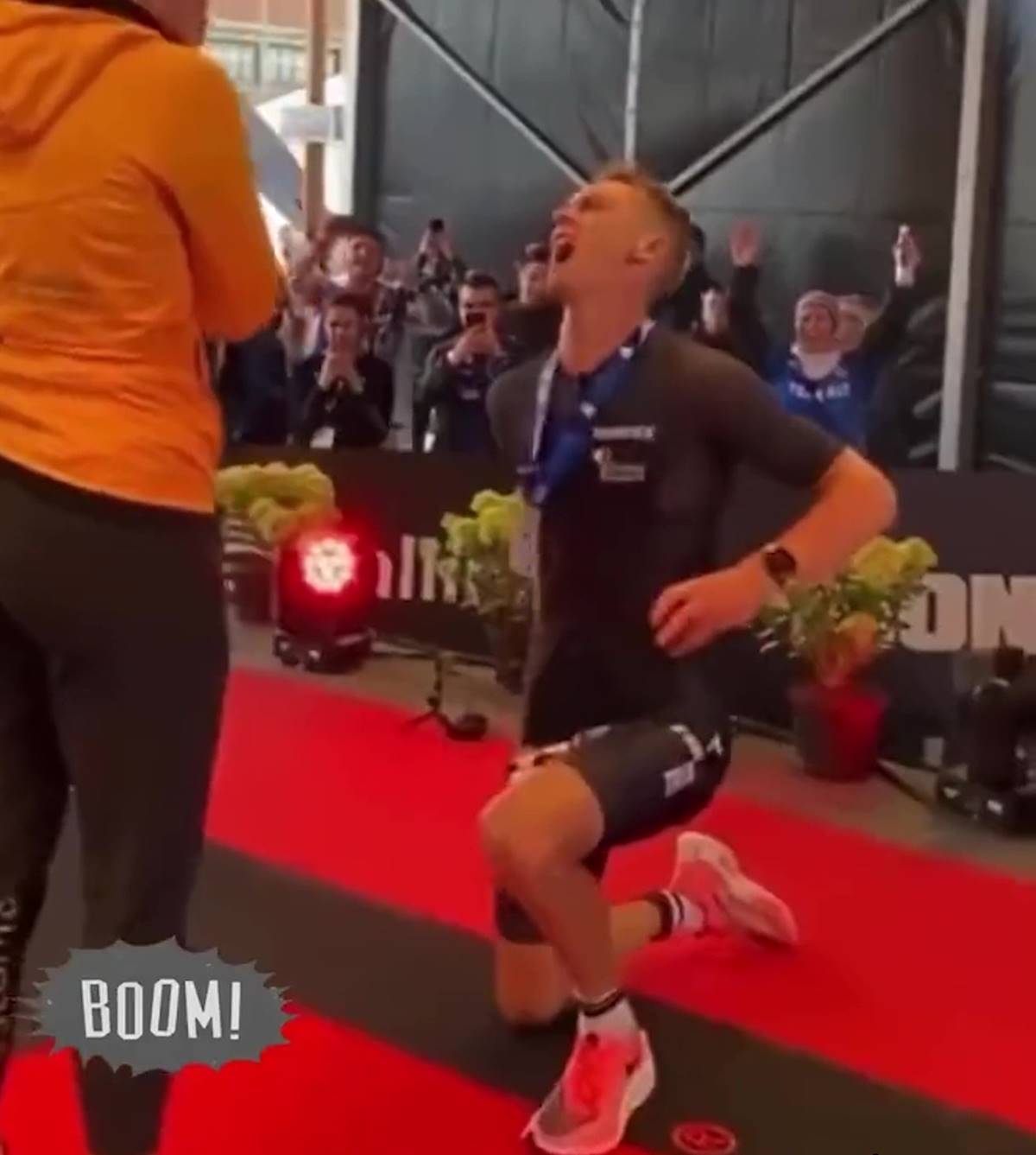 evlenme-teklif-ederken-bacagina-kramp-girdi-yere-yigildi-6