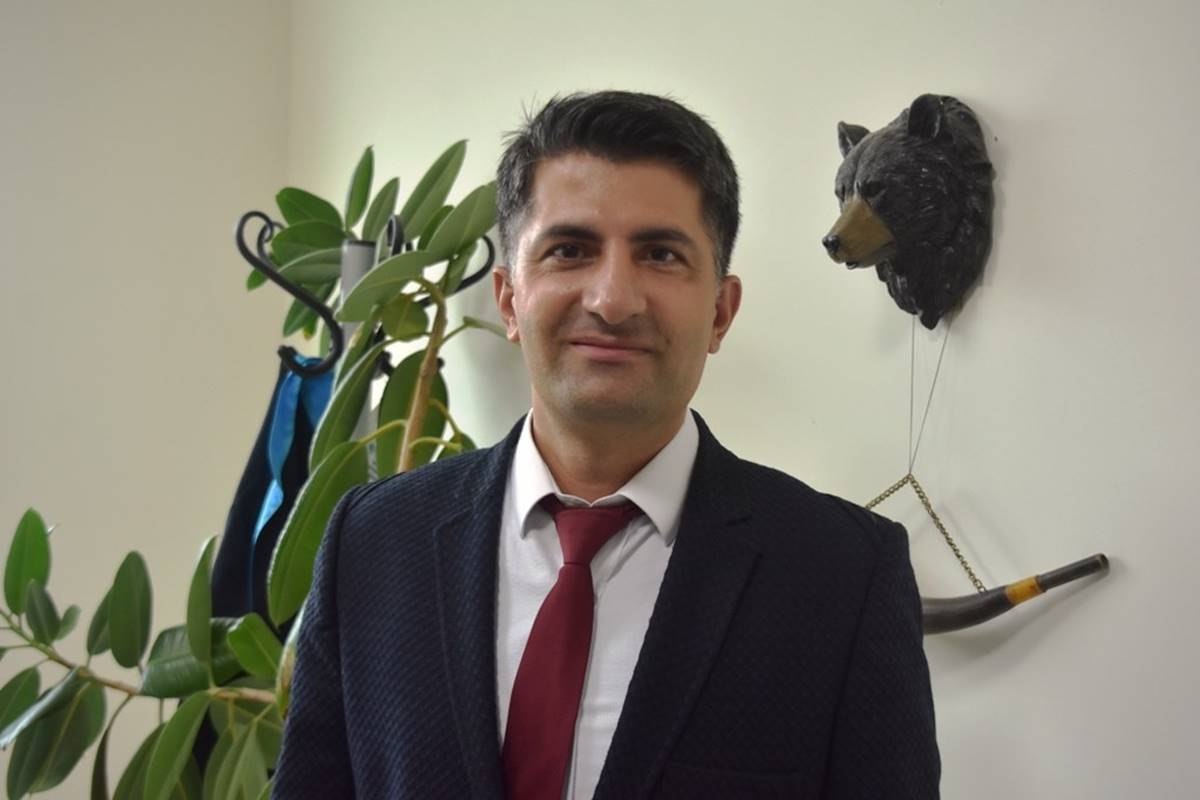 tatvan-boz-ayilar-yol-kesip-yiyecek-istiyor-4