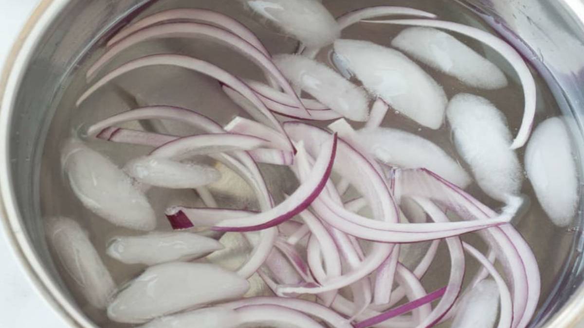 sogani-bir-de-boyle-deneyin-sogan-sevmeyenler-bile-her-yemege-katacak-evinizde-rondonuz-varsa-mutlaka-deneyin-2