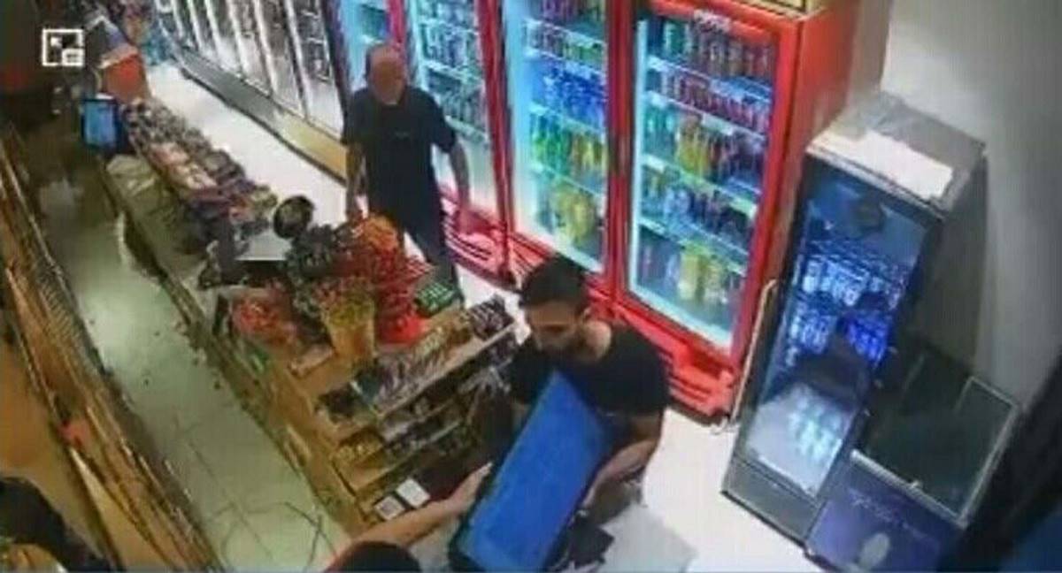 sahibinin-haberi-var-dedi-sokmeye-calisti-3