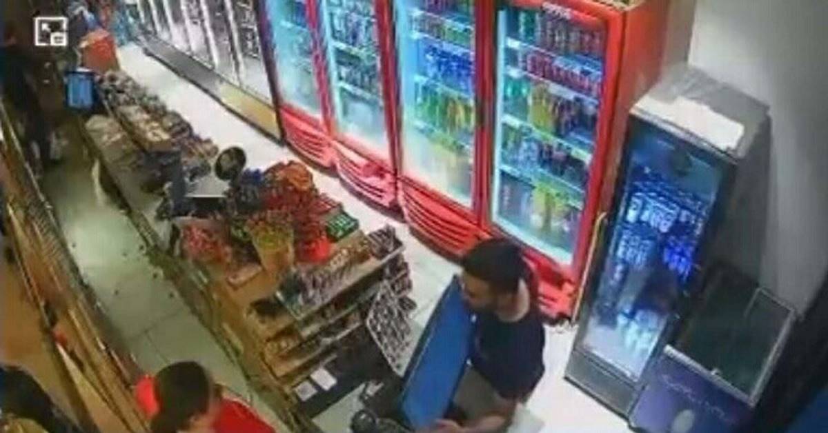 sahibinin-haberi-var-dedi-sokmeye-calisti-4