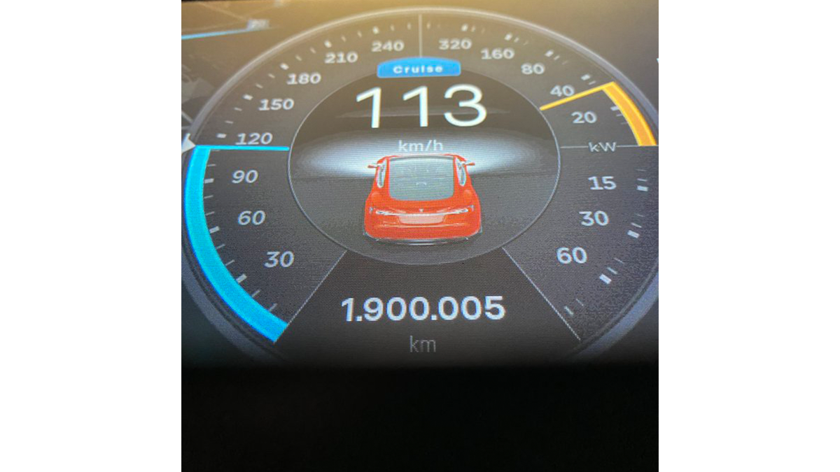 tesla-model-s-ile-1-9-milyon-km-yapti