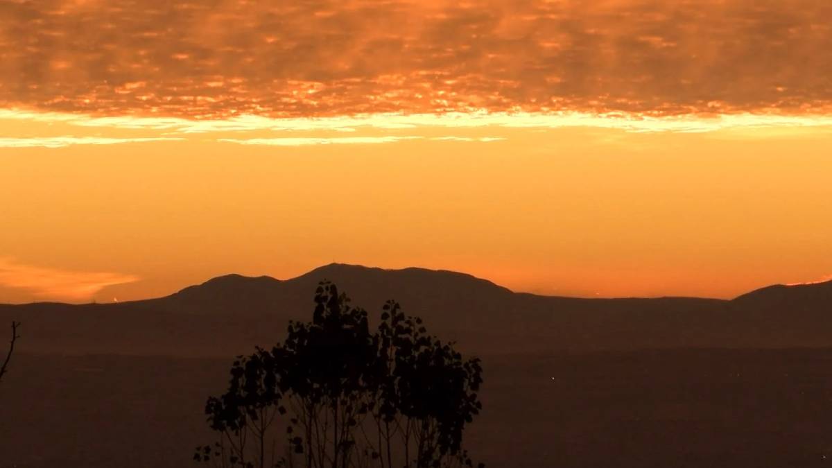 once-van-simdi-istanbulda-goruldu-gokyuzunu-goren-hayrete-dustu-herkes-gorsel-solen-diyor-ama-nedeni-bakin-ne-cikti-1