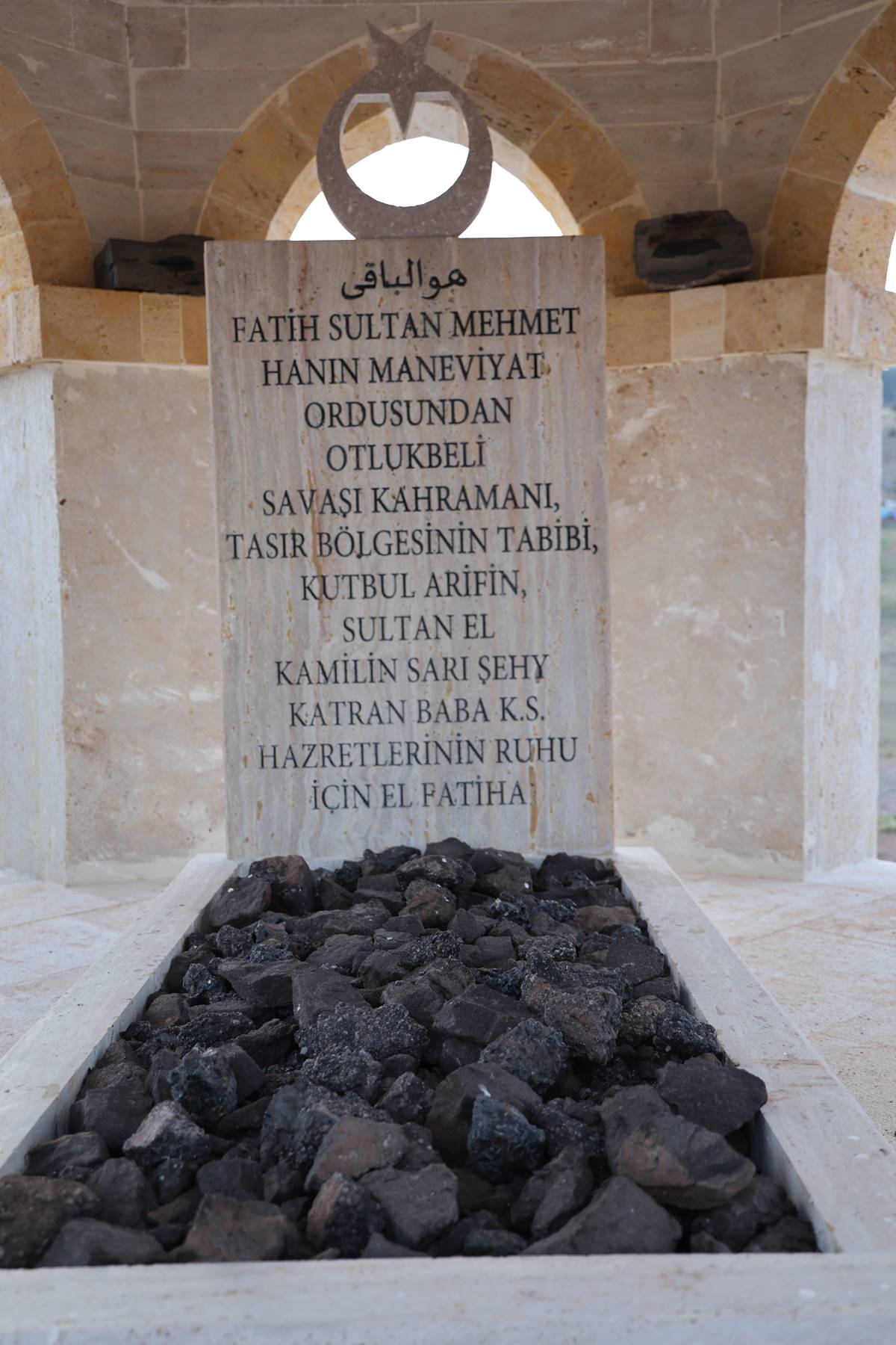 sivas-susehri-karacaoren-koyu-petrol-katran-baba-turbesi-11