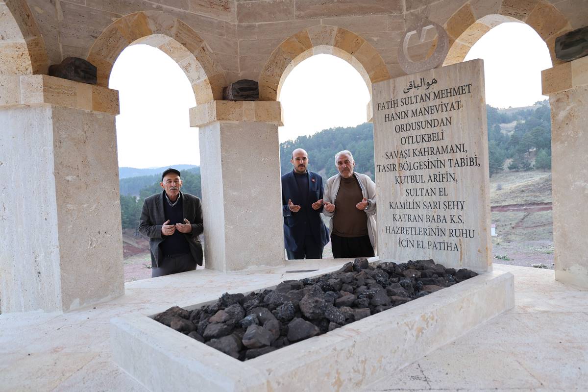 sivas-susehri-karacaoren-koyu-petrol-katran-baba-turbesi-6