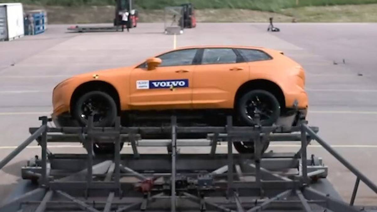 volvonun-takla-testini-gorenler-gozlerine-inanamadi-bari-cizik-olsaydi