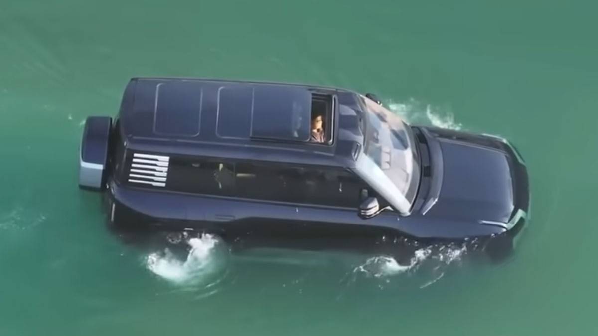 byd-suda-yuzen-arac-kapak