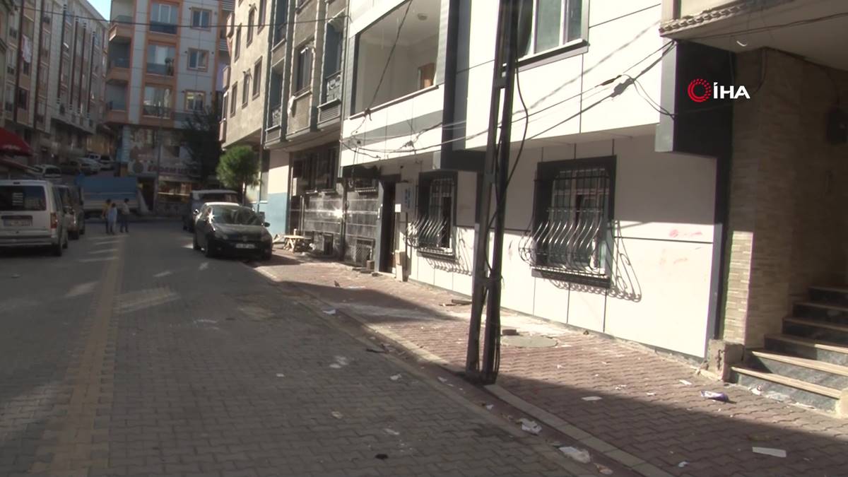 gocmenlerin-kiraladigi-binadan-5-kamyon-cop-cikti-2