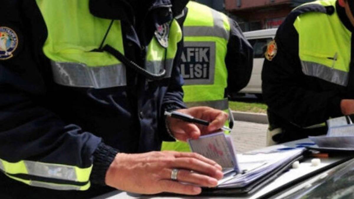 kirmizi-isikta-gecen-edsye-yakalananlar-yandi-trafik-cezalarina-rekor-zam-aciklandi-suruculer-dikkat-1