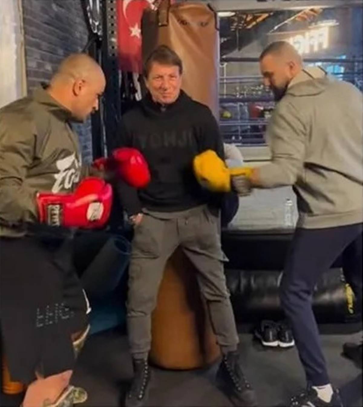 kaya-cilingiroglu-yumruklandi