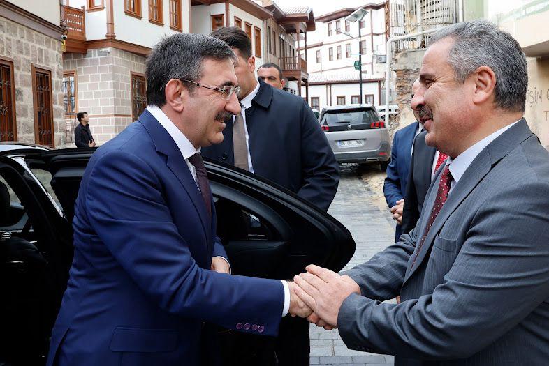 whatsapp-image-2023-11-27-at-16-47-01-2