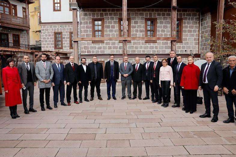 whatsapp-image-2023-11-27-at-16-47-01