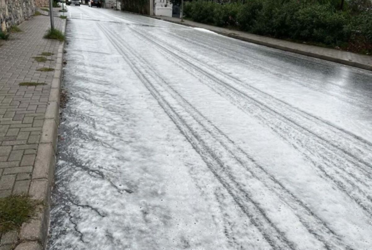 muglada-yerler-kopukle-kaplandi2