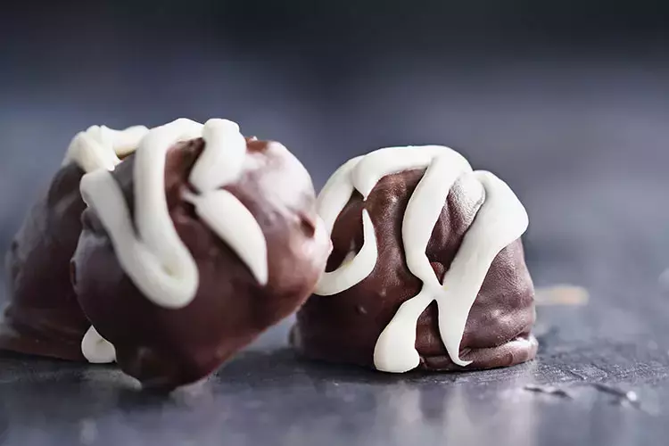 on-dakikada-cikolatali-muz-toplari-1