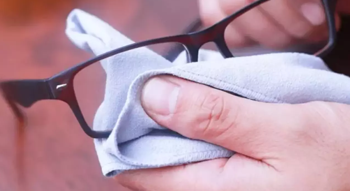 gozluk-cami-nasil-temizlenir-001