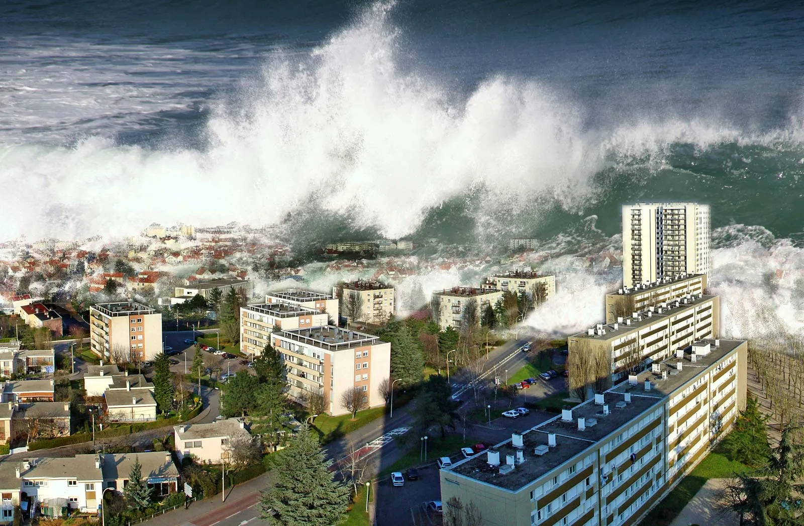 image-tsunami-waves-city.webp