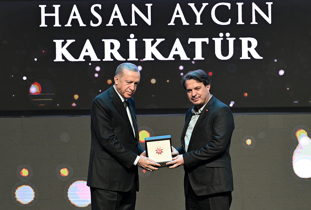 hasan-aycin-adina-harun-selman-aycina-sagda-takdim-etti