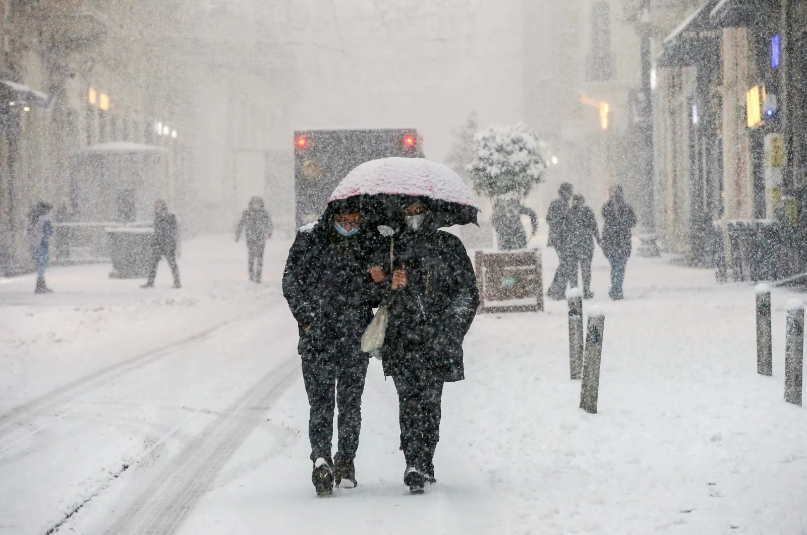 0x0-hava-durumu-bugun-nasil-olacak-meteoroloji-kar-yagisi-uyarilari-ile-12-mart-hava-durumu-istanbul-icin-kar-yagi-1647071020784.webp