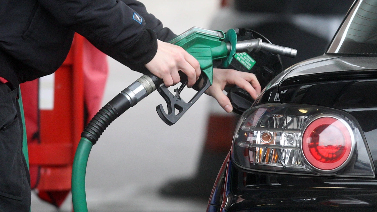 petrol-fiyatlari-benzin-motorin-lp-q9jo-cover.webp
