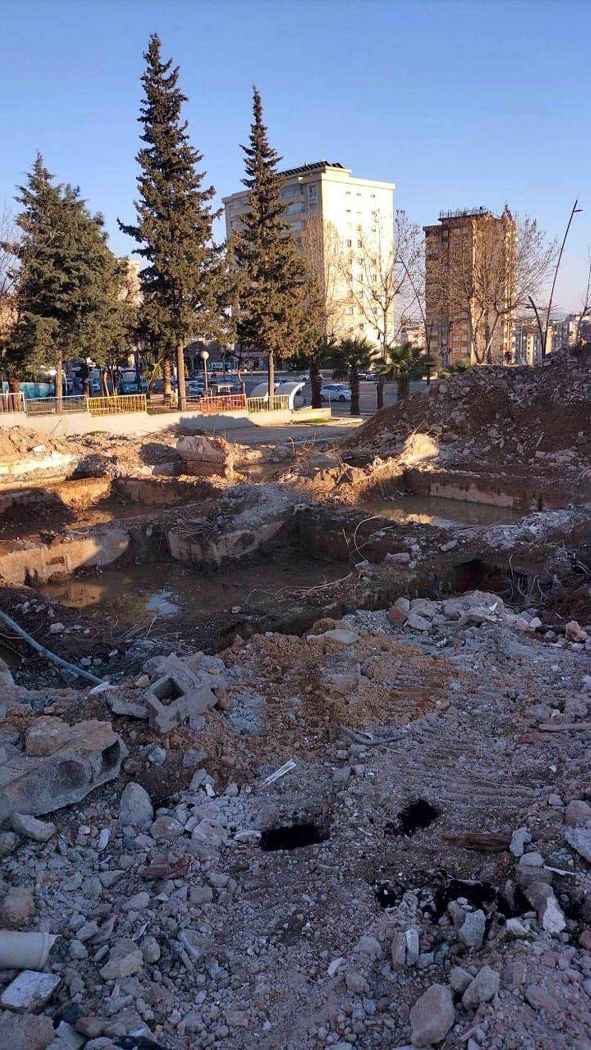 kahramanmaras-ezgi-apartmaninda-perde-betonu-da-kesmisler-9.jpg