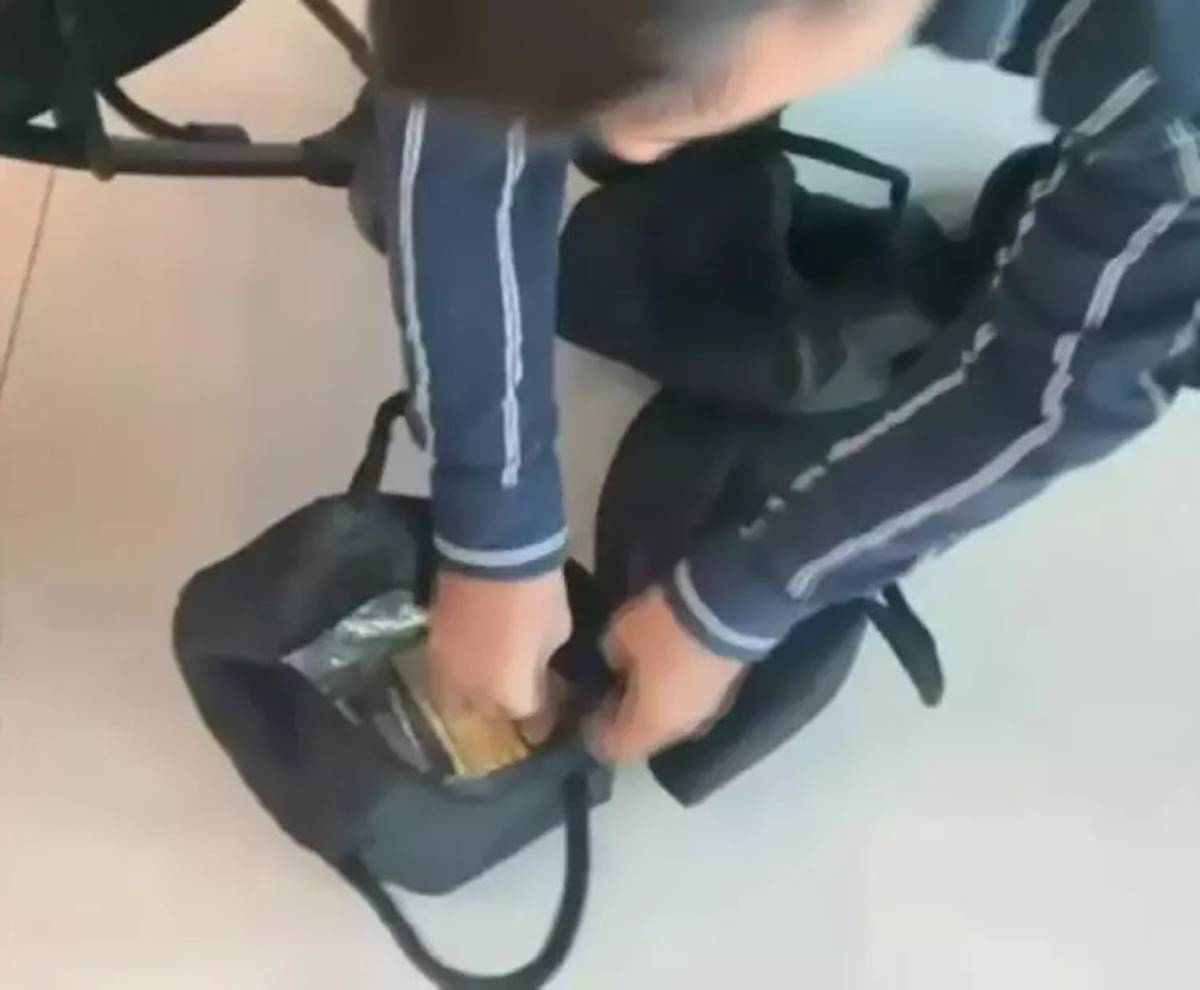 bebek-arabasinda-kulce-altinlar-bulundu-3