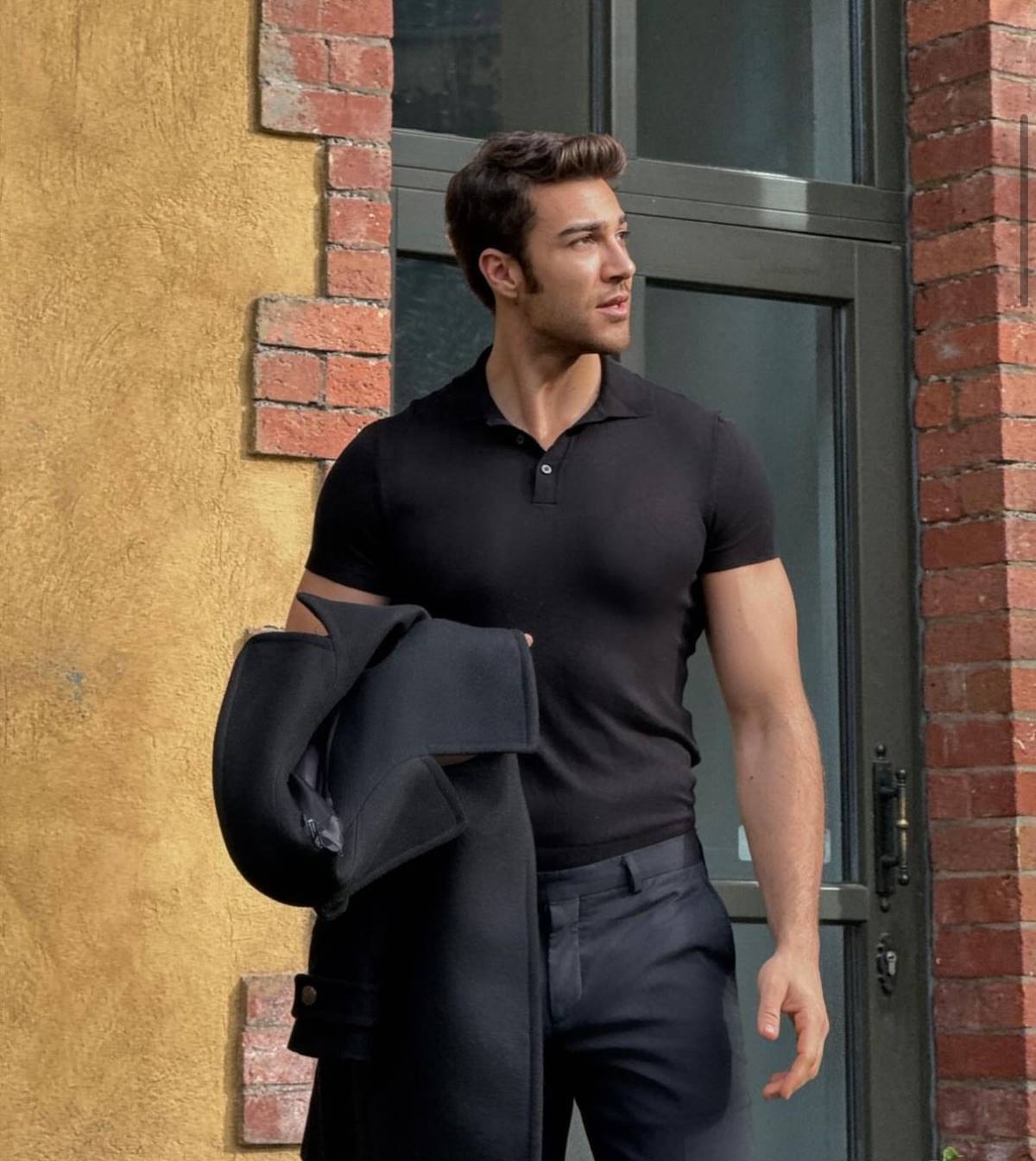 oyuncu-tufan-gokpinarin-evinin-duvari-yikildi-10-001