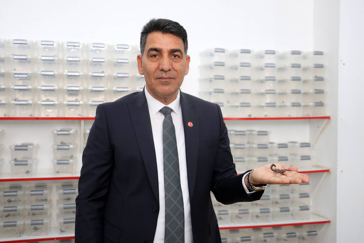 turkiyeye-arastirma-yapmaya-gelen-abdli-prof-dr-lorenzo-prendini-kacakcilik-yaparken-yakalandi-17