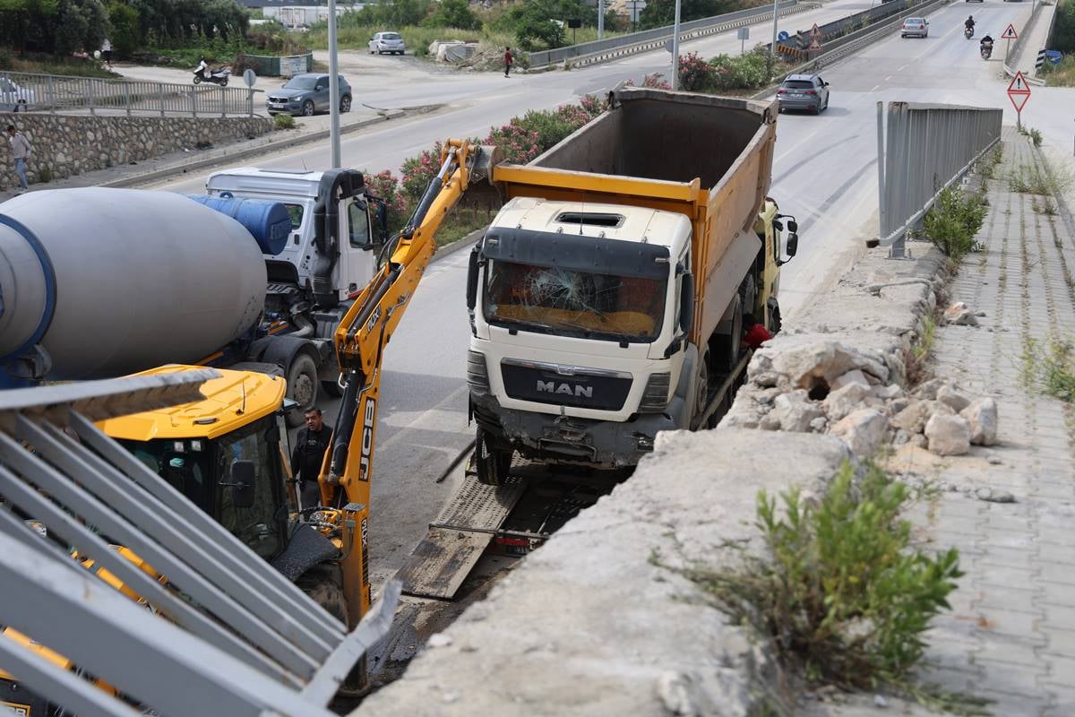 hatay-defne-trafik-kazasi-izle-son-dakika-kaza-goruntuleri-4.jpg